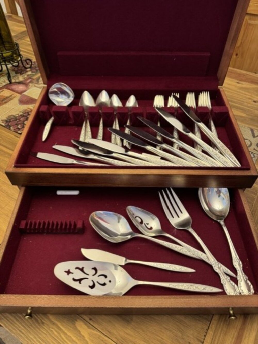 1847 Rogers Bros Flatware - Esperanto Pattern, 1967 (51 pc + Wooden Chest)